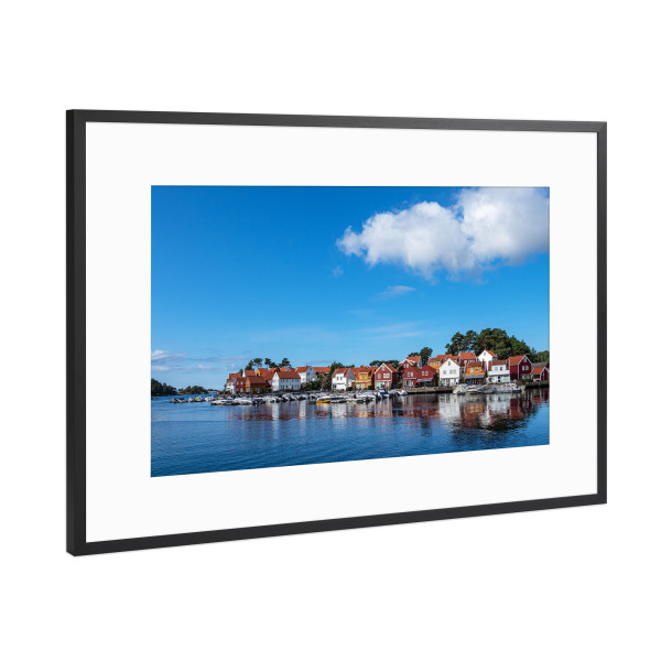 Poster mit Rahmen Schwarz (Metallic) "Furuholmen in Norwegen" artboxONE - Natur,Reise,Architektur,Reise / Strand und Meer,Reise / Länder