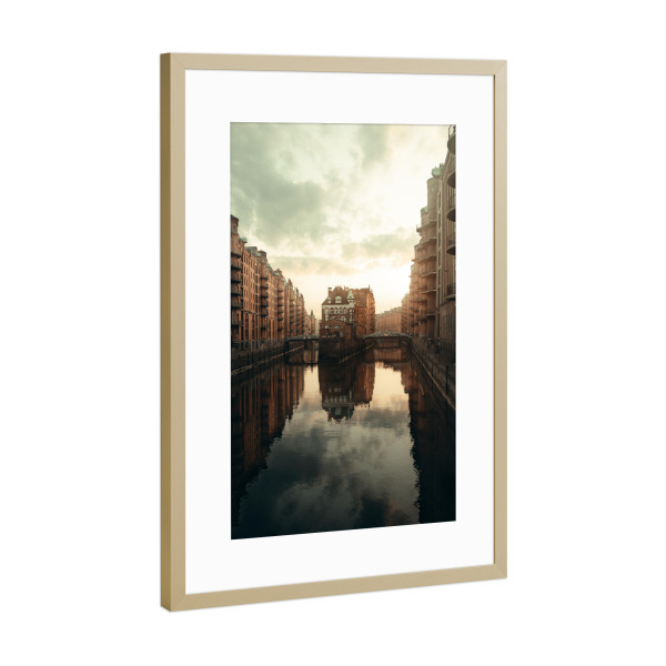 Poster mit Rahmen Gold "Hamburger Wasserschloss" artboxONE - Städte,Städte / Hamburg,Architektur