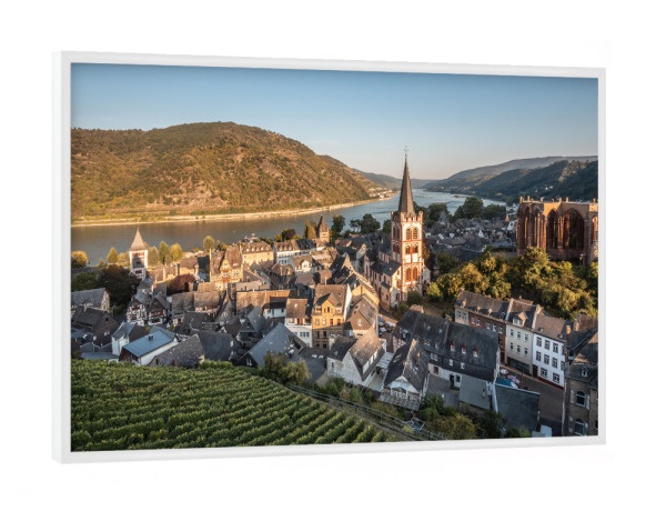Poster mit weißem Rahmen "Bacharach Stadtansicht" artboxONE - Städte,Natur,Reise