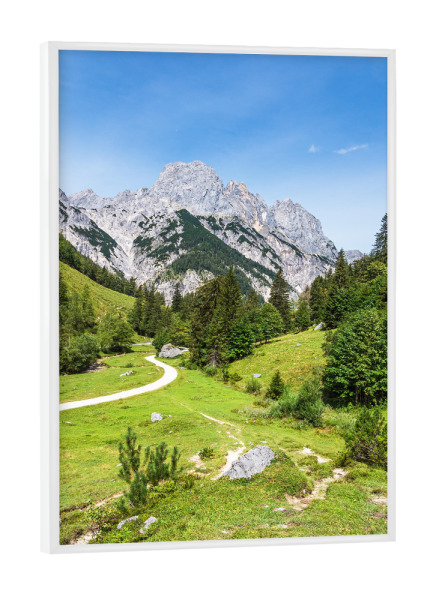 Poster mit weißem Rahmen "Alm und Berggipfel" artboxONE - Natur,Reise