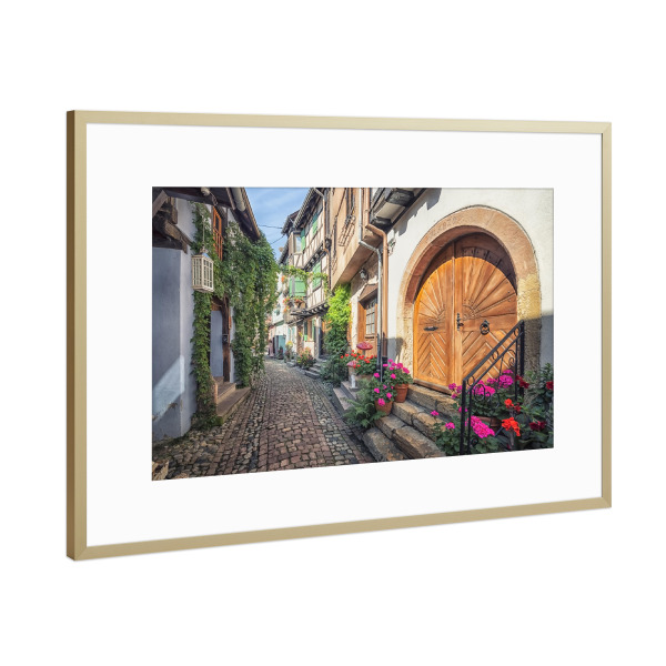 Poster mit Rahmen Gold "Eguisheim Street" artboxONE - Städte,Reise,Architektur,Reise / Länder,Städte / Weitere