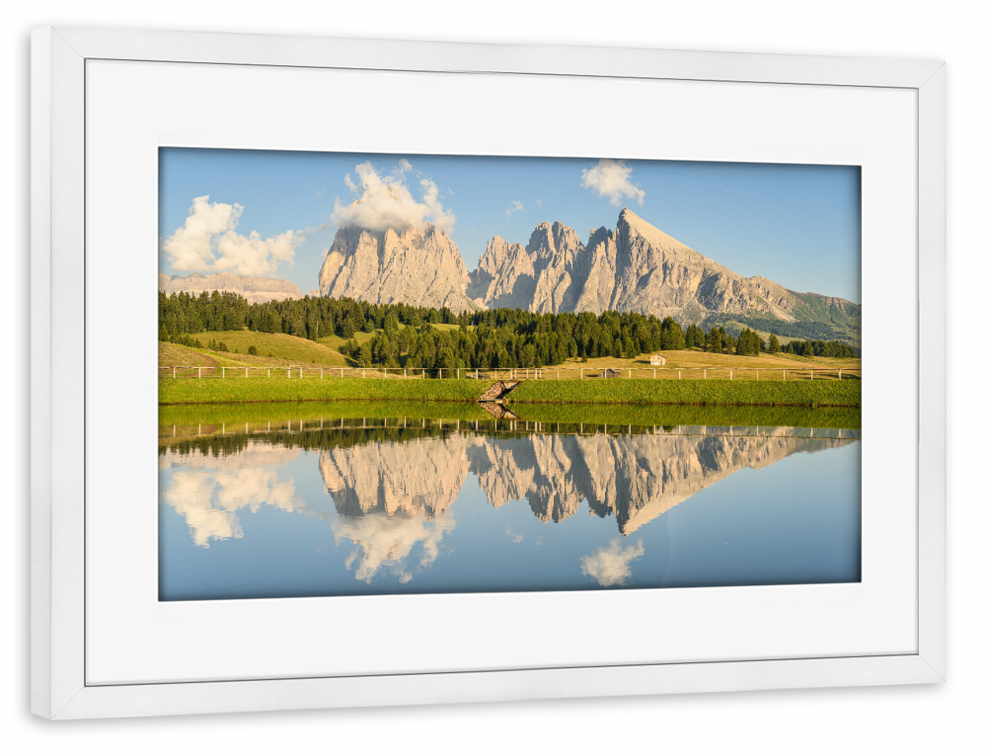 Poster mit Rahmen weiß "Spiegelung auf der Seiser Alm" artboxONE - Natur,Reise,Reise / Länder