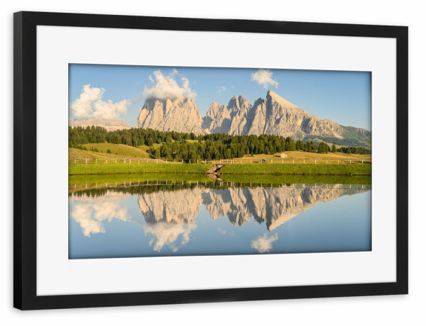 Poster mit Rahmen schwarz "Spiegelung auf der Seiser Alm" artboxONE - Natur,Reise,Reise / Länder