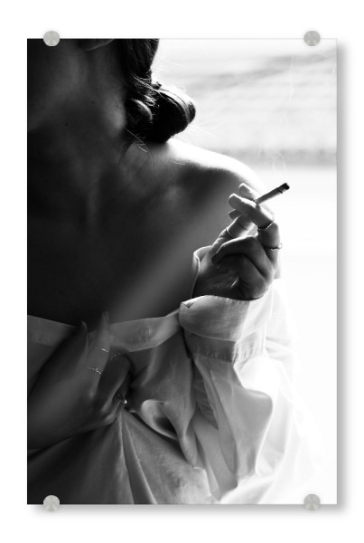 Acrylglasbild "Cigarette Break" artboxONE - Menschen,Schwarzweiß