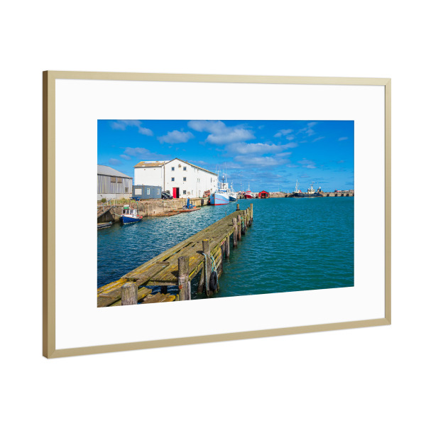 Poster mit Rahmen Gold "Hafen von Hirtshals" artboxONE - Reise,Architektur,Reise / Strand und Meer,Reise / Länder