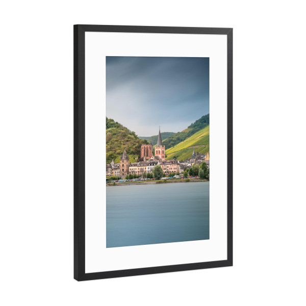 Poster mit Rahmen Schwarz (Metallic) "Bacharach am Rhein" artboxONE - Städte,Natur,Reise