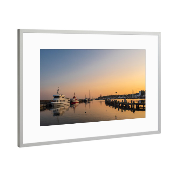 Poster mit Rahmen Silber "Hafen von Sassnitz am Abend" artboxONE - Natur,Reise,Architektur,Reise / Strand und Meer,Städte / Weitere