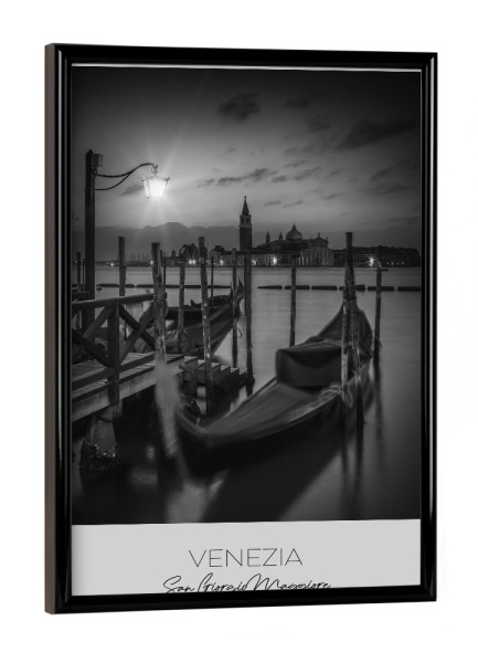 Poster mit schwarzem Rahmen "Im Fokus: Venedig bei Nacht" artboxONE - Schwarzweiß,Städte / Venedig