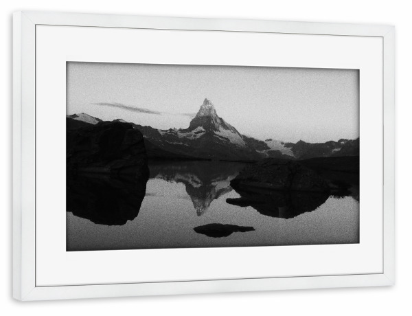 Poster mit Rahmen weiß "The Mighty Matterhorn" artboxONE - Natur,Reise,Schwarzweiß