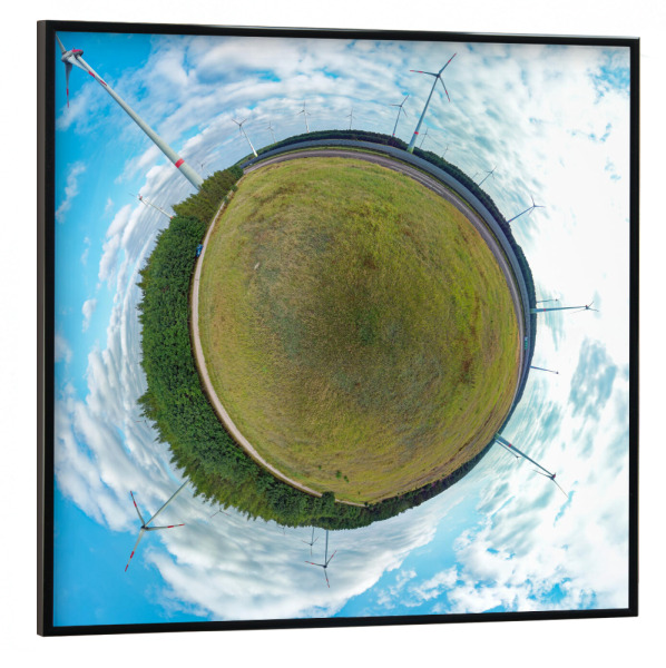 Poster mit schwarzem Rahmen 30x30 cm "Wind-/Solarpark Mahlwinkel - low" artboxONE - Städte,Natur,Reise,Architektur,Reise / Länder