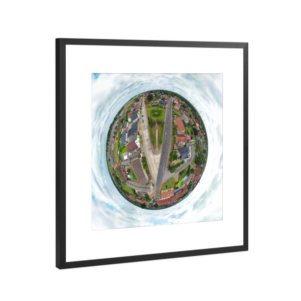 Poster mit Rahmen Schwarz (Metallic) "Mahlwinkel-Denkmalplatz, low" artboxONE - Städte,Natur,Reise,Architektur,Reise / Länder