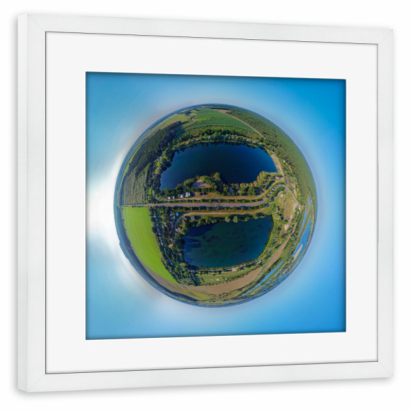 Poster mit Rahmen weiß "Baggerlöcher Sandkrug - low" artboxONE - Städte,Natur,Reise,Reise / Länder,Städte / Weitere