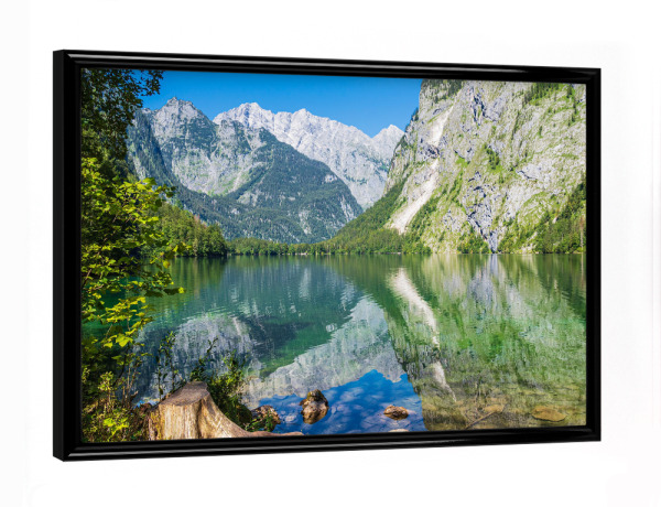 Poster mit schwarzem Rahmen "See, Bäume und Berge" artboxONE - Natur,Reise