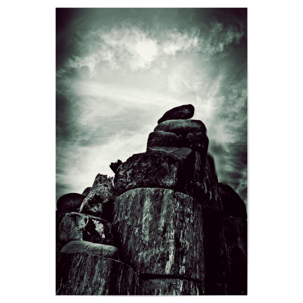 Poster "Ein Hauch Mystik" artboxONE - Natur - Natur,Mystisch,Steine,Steinpyramide,Landschaft,Landscape,Nature,Stones,Klippen,Dark