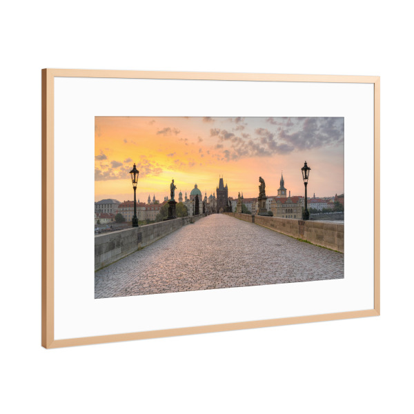 Poster mit Rahmen Kupfer "Karlsbrücke Prag Sonnenaufgang" artboxONE - Reise,Architektur,Städte / Prag