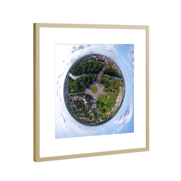 Poster mit Rahmen Gold "Kreisel am Mühlentor in Lübeck" artboxONE - Städte,Reise,Architektur,Reise / Länder,Städte / Weitere