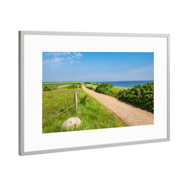 Poster mit Rahmen Silber "Weg, Wiese und Wattenmeer" artboxONE - Natur,Reise,Reise / Strand und Meer
