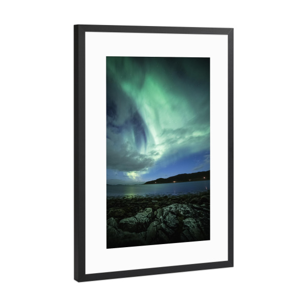 Poster mit Rahmen Schwarz (Metallic) "Aurora over Norway" artboxONE - Natur
