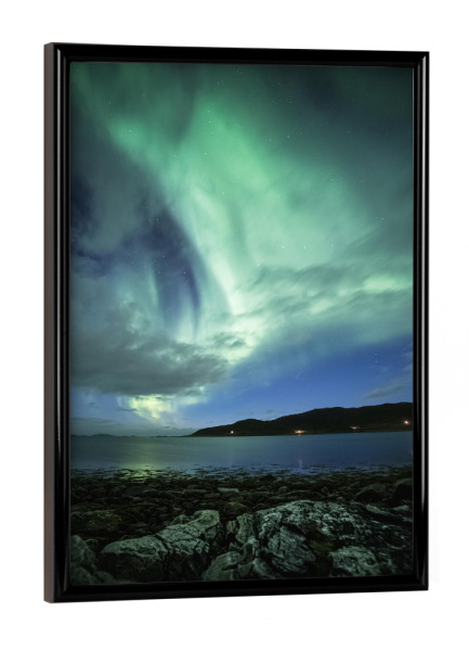 Poster mit schwarzem Rahmen "Aurora over Norway" artboxONE - Natur