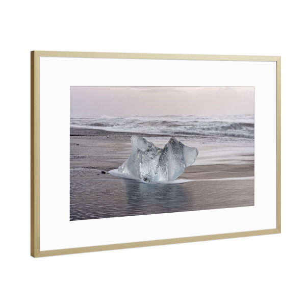 Poster mit Rahmen Gold "Eisblock am Lavastrand" artboxONE - Natur,Reise,Reise / Strand und Meer