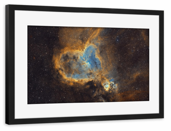 Poster mit Rahmen schwarz "Herznebel in HSO" artboxONE - Galaxy