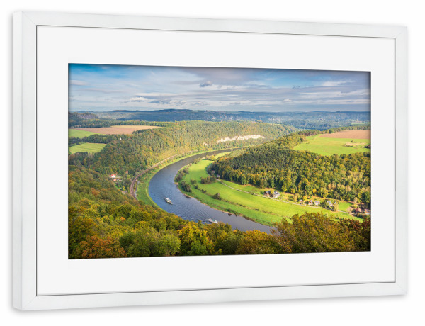 Poster mit Rahmen weiß "Elbe, Schiffe und Wald" artboxONE - Natur,Reise