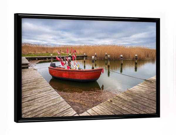Poster mit schwarzem Rahmen "Boot, Schilf und Bodden" artboxONE - Natur,Reise,Reise / Strand und Meer