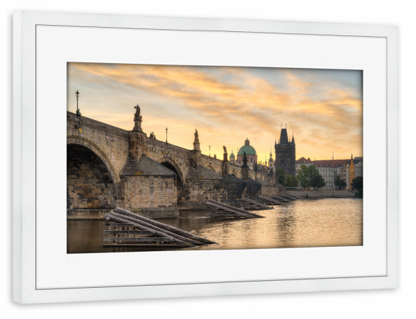 Poster mit Rahmen weiß "Karlsbrücke in Prag Sonnenaufgang" artboxONE - Reise,Reise / Länder,Städte / Prag