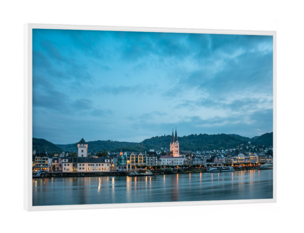 Poster mit weißem Rahmen "Boppard Blaue Stunde" artboxONE - Städte