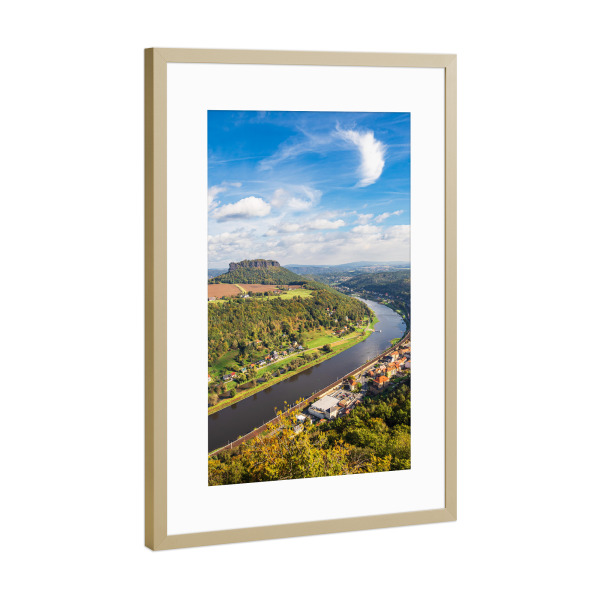Poster mit Rahmen Gold "Elbe, Lilienstein und Wolken" artboxONE - Natur,Reise,Architektur