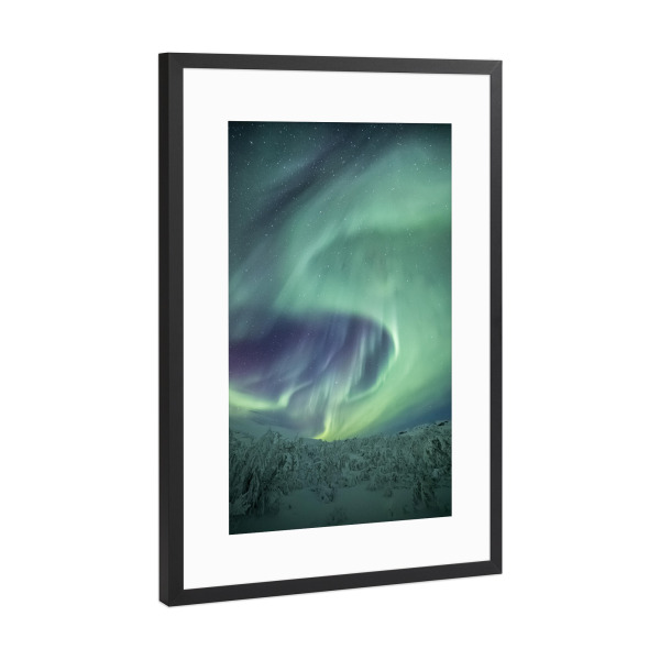 Poster mit Rahmen Schwarz (Metallic) "Aurora over Scandinavia" artboxONE - Natur