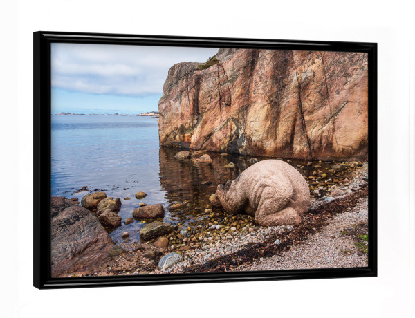 Poster mit schwarzem Rahmen "Felsen auf Kapelløya" artboxONE - Natur,Reise,Reise / Strand und Meer,Reise / Länder