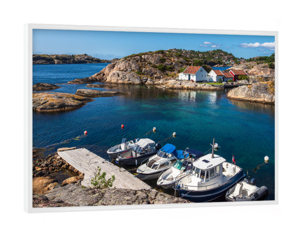 Poster mit weißem Rahmen "Boote auf Kapelløya" artboxONE - Natur,Reise,Reise / Strand und Meer,Reise / Länder