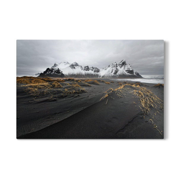 Galerie-Print "Schwarze Sanddünen vor Bergkette" 30x20 cm artboxONE