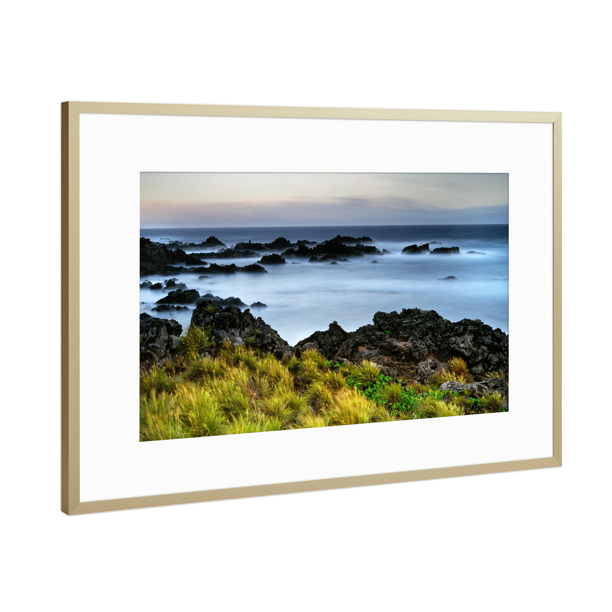 Poster mit Rahmen Gold "Felsenstrand bei kräftigem Wind" artboxONE - Natur,Reise,Reise / Strand und Meer