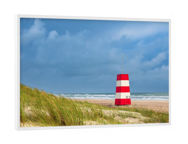 Poster mit weißem Rahmen "Strand und Turm in Tornby" artboxONE - Natur,Reise,Architektur,Reise / Strand und Meer,Reise / Länder