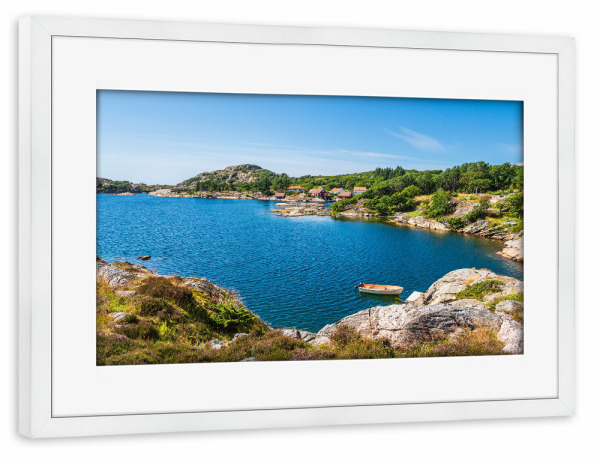 Poster mit Rahmen weiß "Boot, Wasser und Felsen" artboxONE - Natur,Reise,Reise / Strand und Meer,Reise / Länder