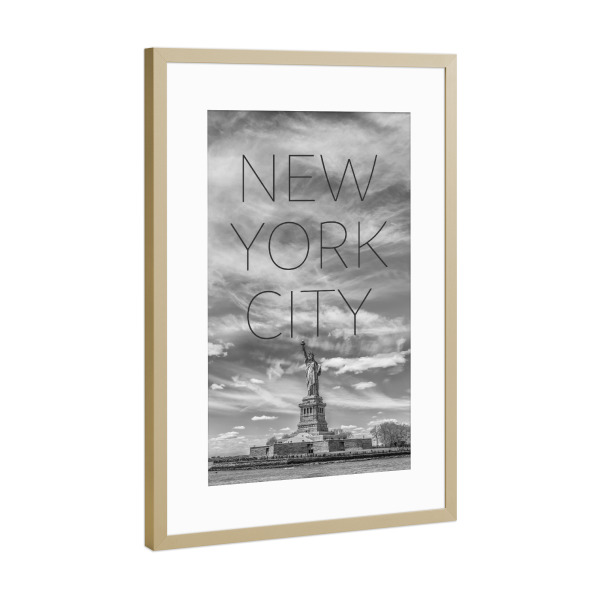 Poster mit Rahmen Gold "NYC Liberty Island" artboxONE - Städte / New York,Schwarzweiß