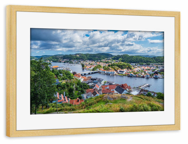 Poster mit Rahmen kiefer "Blick auf die Stadt Mandal" artboxONE - Natur,Reise,Architektur,Reise / Länder,Städte / Weitere