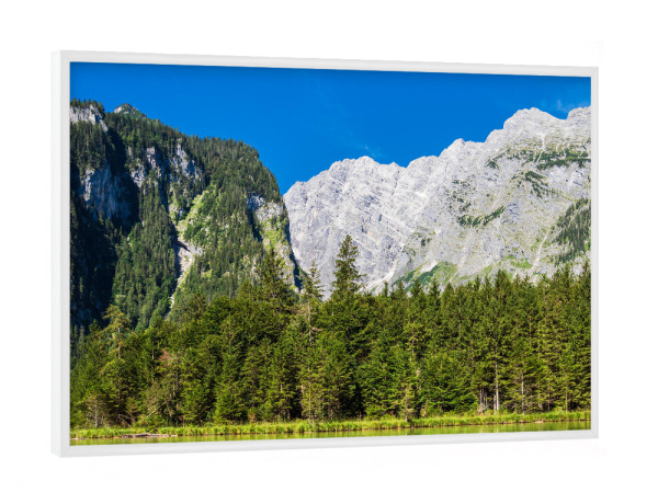 Poster mit weißem Rahmen "Berge, Bäume und See" artboxONE - Natur,Reise