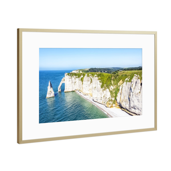 Poster mit Rahmen Gold "Etretat Cliffs And Beach" artboxONE - Natur,Reise,Reise / Strand und Meer,Reise / Länder