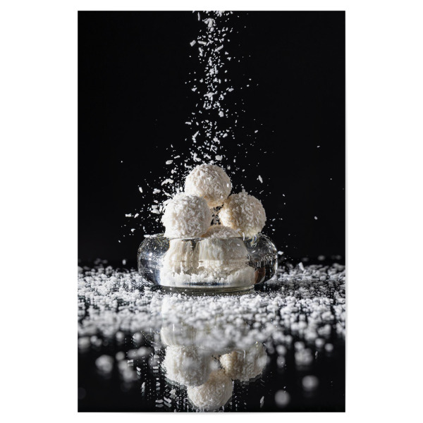 Poster 30x20 cm "Kokos-Versuchung" artboxONE - Essen & Trinken - Kokos,Raffaelo,Pralinen,Schokolade,Schwarz,Weiß,Essen