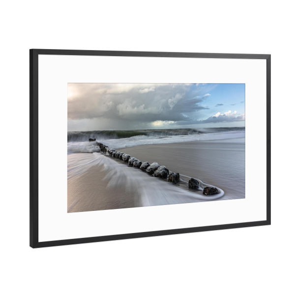 Poster mit Rahmen Schwarz (Metallic) "Wellen weichgezeichnet - Sylt" artboxONE - Reise / Strand und Meer
