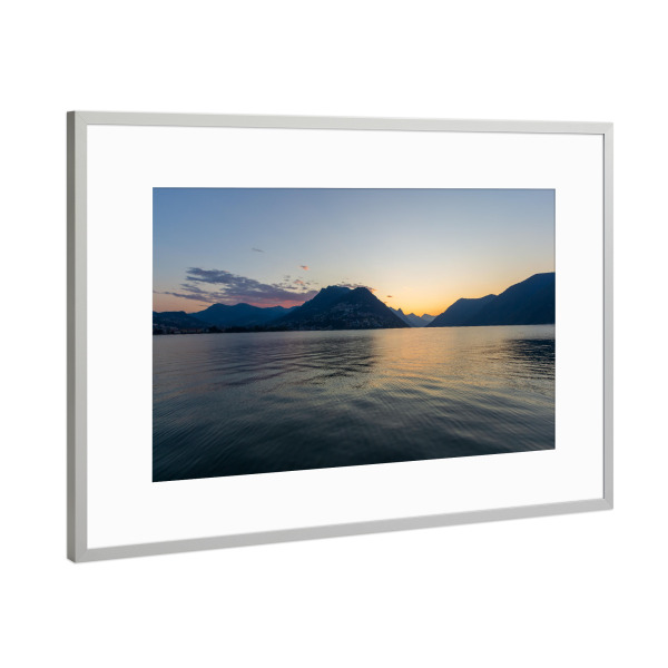 Poster mit Rahmen Silber "Sonnenaufgang am Luganersee" artboxONE - Städte,Natur,Reise