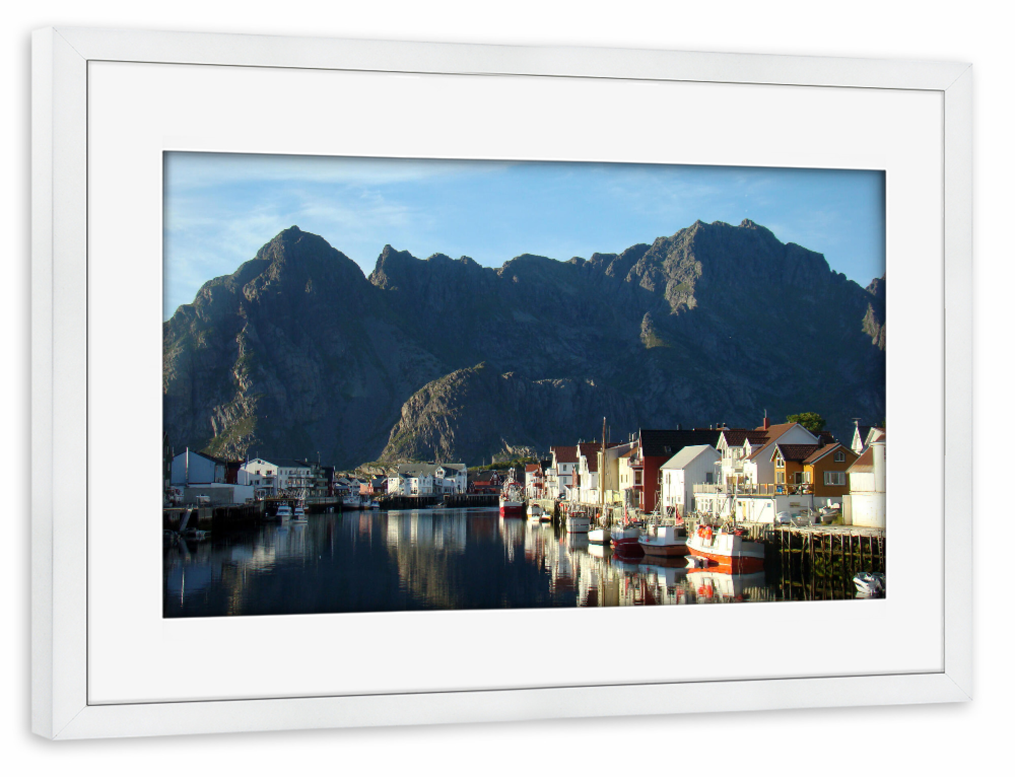 Poster mit Rahmen weiß "Hennigsvaer in Norwegen" artboxONE - Natur,Reise,Reise / Länder