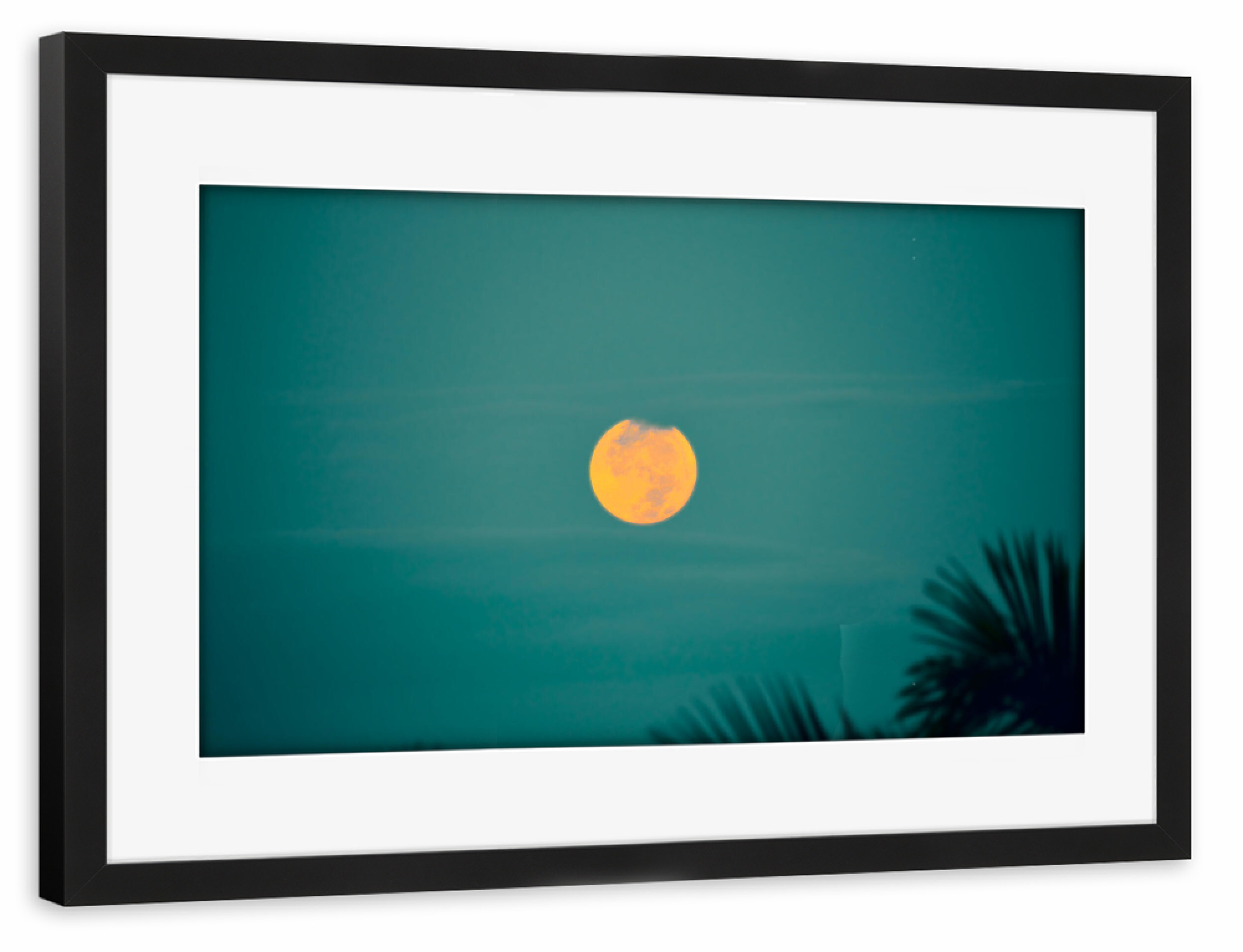 Poster mit Rahmen schwarz "The Orange Moon" artboxONE - Natur,Reise,Reise / Strand und Meer,Reise / Länder,Buchstaben / M