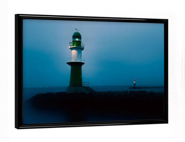 Poster mit schwarzem Rahmen "Leuchtturmliebe Warnemünde" artboxONE - Reise,Architektur,Reise / Strand und Meer