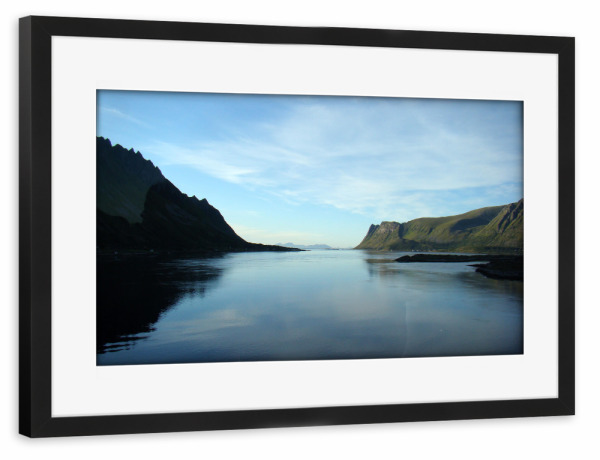 Poster mit Rahmen schwarz "Nordnorwegen Sund" artboxONE - Natur,Reise,Reise / Strand und Meer,Reise / Länder