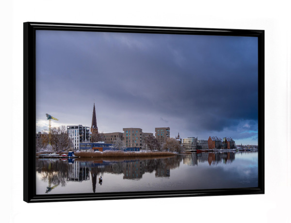 Poster mit schwarzem Rahmen "Warnow, Rostock und Wolken" artboxONE - Natur,Reise,Architektur,Städte / Weitere