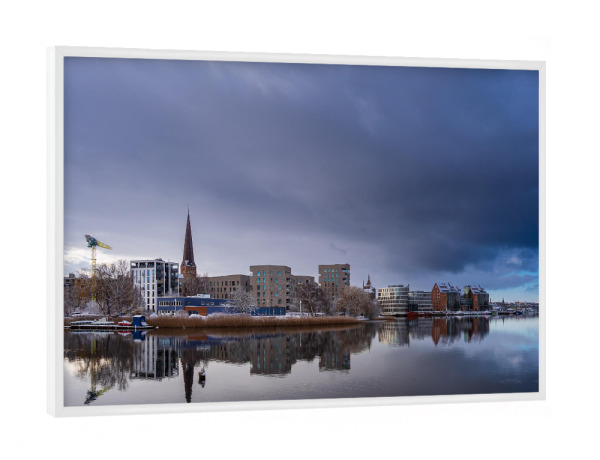Poster mit weißem Rahmen "Warnow, Rostock und Wolken" artboxONE - Natur,Reise,Architektur,Städte / Weitere